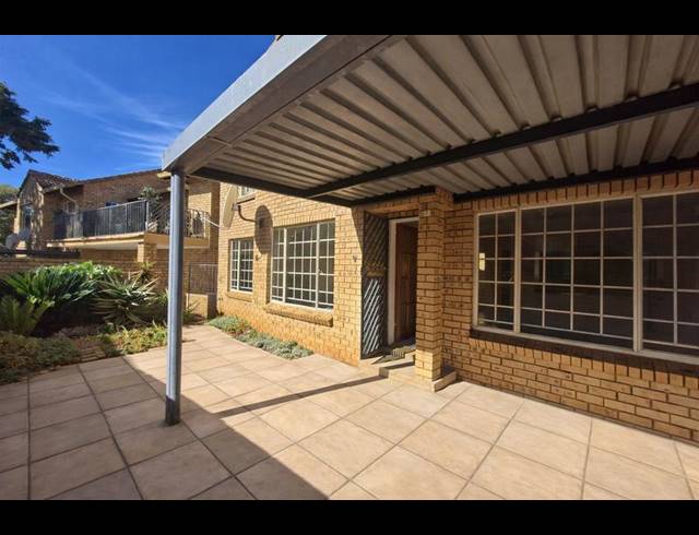 2 BEDROOM PROPERTY TO RENT IN LYNNWOOD MANOR